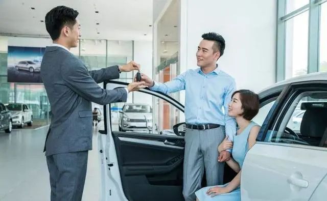 如果你去买一台车，你会选择贷款买车吗？