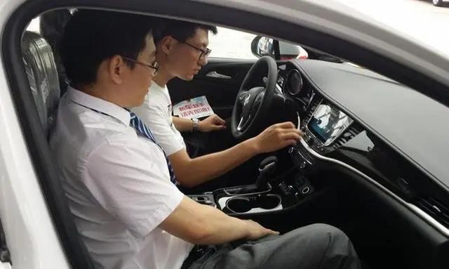 如果你去买一台车，你会选择贷款买车吗？