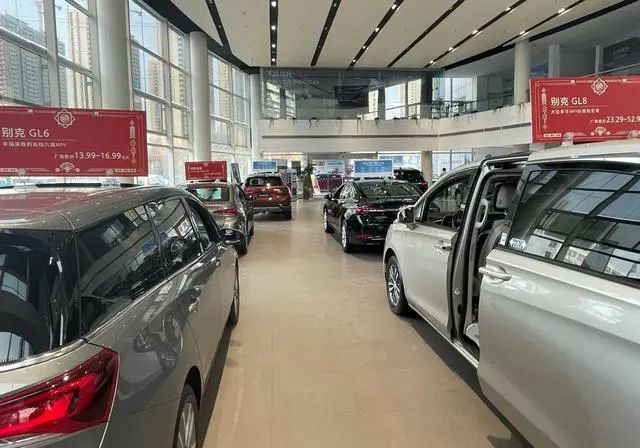 如果你去买一台车，你会选择贷款买车吗？