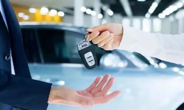 如果你去买一台车，你会选择贷款买车吗？