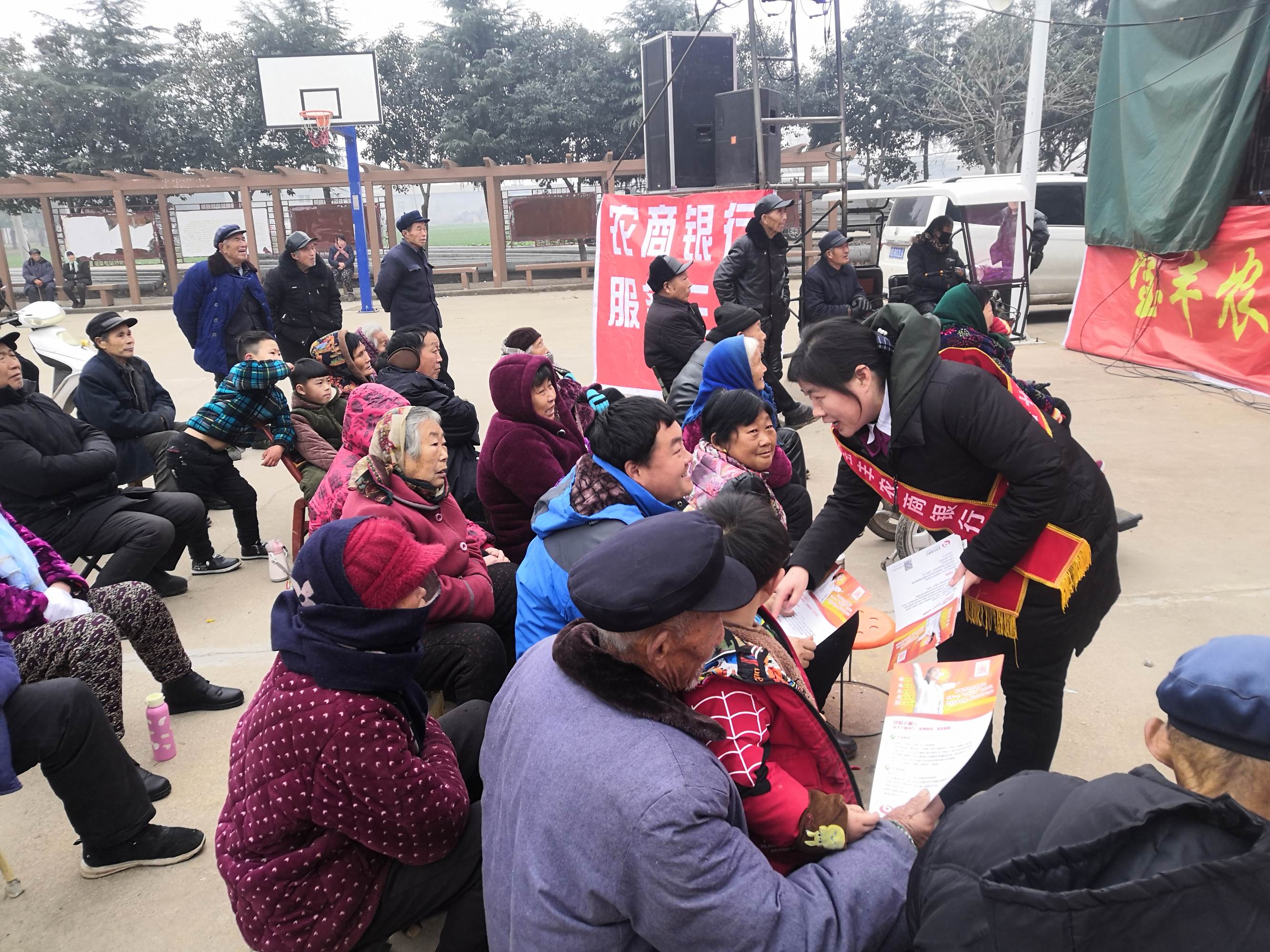 越来越多银行陆续推出针对新市民的专属金融信贷产品